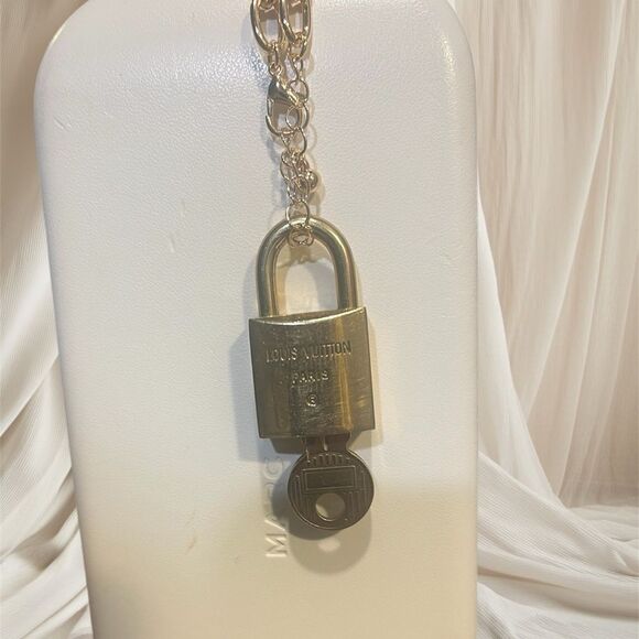 Gold LV Lock and Key Louis Vuitton #226 - Picture 4 of 9